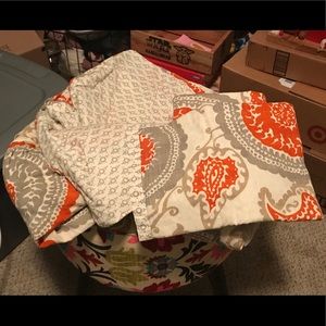 King size duvet cover with matching shams